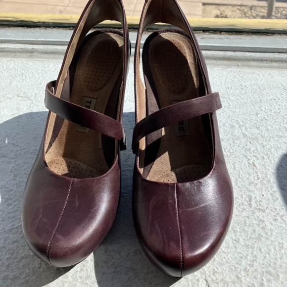 Beautiful brown Mary Jane’s - Picture 7 of 8